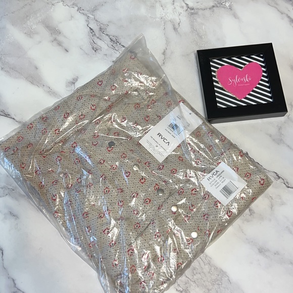 🔥RVCAOff-White Cutout Button-Front Riley NWT - Picture 10 of 11